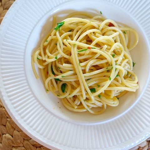 Aglio-Olio-Peperoncino-Elizabeth-Minchilli-5-1